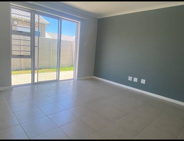2 BEDROOM TOWNHOUSE FOR SALE IN FAIRVIEW